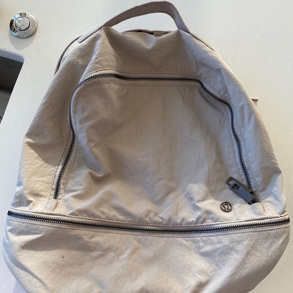 lululemon athletica Handbags - Lululemon adventure 17L bag lululemon athletica Handbags - Lululemon adventure 17L bag